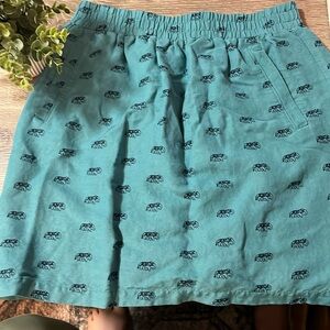 Size Small Teal elephant printed Pull on skirt with pockets